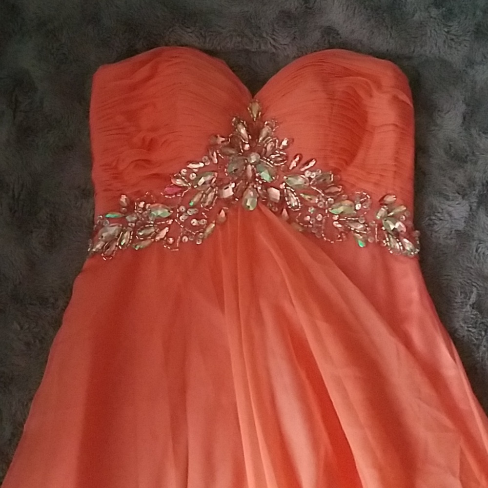 Peach Diamonded prom dress💗